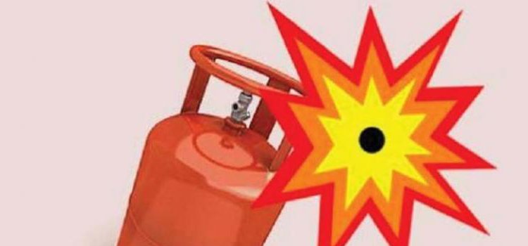 ଗ୍ୟାସ୍‍ ସିିଲିଣ୍ଡର ଲିକ୍‍ରୁ ଅଗ୍ନିକାଣ୍ଡ;୨ଟି ଘର ସଂପୂର୍ଣ୍ଣ ନଷ୍ଟ