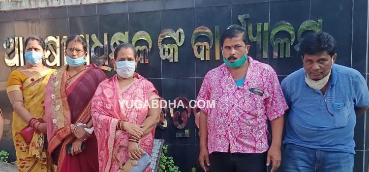 ଚୋରା ମଦ କାରବାରକୁ ପ୍ରଶୟ;ଧମକର ଶିକାର ହୋଇଥିବା ଲାଇସେନ୍ସପ୍ରାପ୍ତ ଭେଣ୍ଡର ଏସ୍‌ପିଙ୍କ ଠାରେ ଫେରାଦ