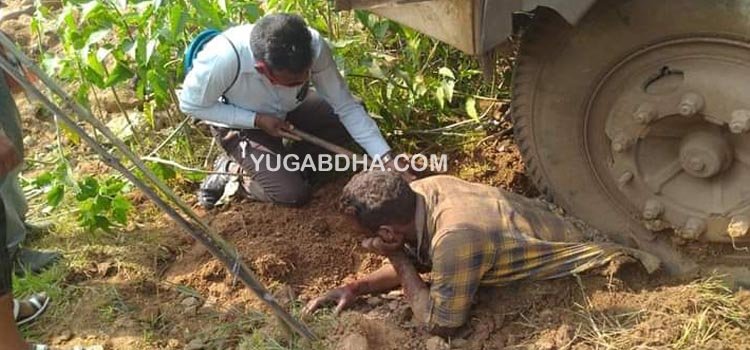 ସ୍କୁଟିକୁ ଚାପିଲା ଟ୍ରଲର;୩ ମୃତ