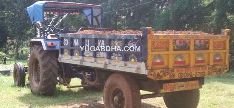 ମୋରମ ବୋଝେଇ ଟ୍ରାକ୍ଟର ଜବଦ