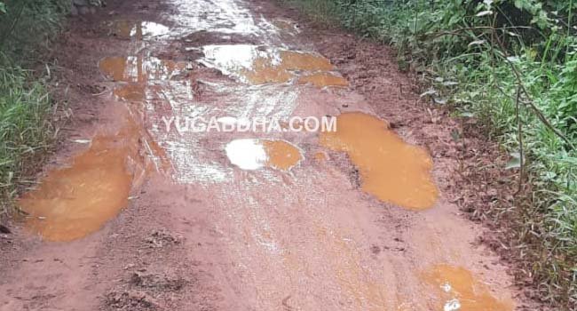 ଯାତାୟତ ପାଇଁ ଗାଁ ଲୋକେ ଭୋଗୁଛନ୍ତି ସମସ୍ୟା; ନିର୍ମାଣ ହେଉନି ରାସ୍ତା