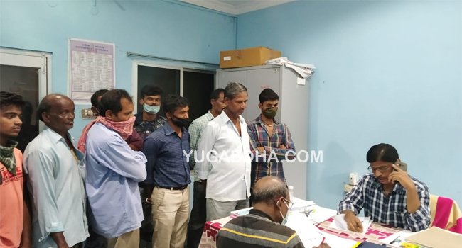 ଗ୍ରାମକୁ ପାନୀୟ ଜଳ ଯୋଗାଣ ଓ ପୋଖରୀ ପୁନରୁଦ୍ଧାର ପାଇଁ ଉପ-ଜିଲ୍ଲାପାଳଙ୍କୁ ଦାବି ପତ୍ର