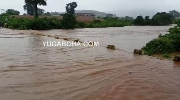 ମହେନ୍ଦ୍ରଗଡ ପୋଲ ଉପରେ ଏକ ଫୁଟ ଉଚ୍ଚତାର ପାଣି