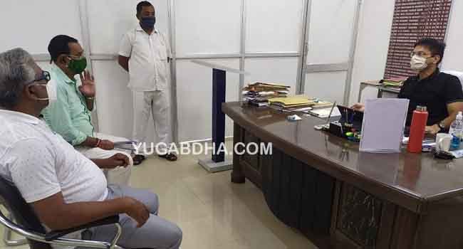 ଜିଲ୍ଲା ଶ୍ରମ କାର୍ଯ୍ୟାଳୟର ଚରମ ଅବ୍ୟବସ୍ଥା;ନିର୍ମାଣ ଶ୍ରମିକଙ୍କ ସମସ୍ୟାର ସମାଧାନ ପାଇଁ ନିଖିଳ ଓଡିଶା ନିର୍ମାଣ ଶ୍ରମିକ ସଙ୍ଘ ପକ୍ଷରୁ ଜିଲ୍ଲାପାଳଙ୍କୁ ଦାବୀପତ୍ର