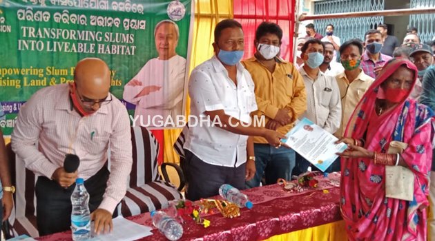 ୮୫ ବସ୍ତି ବାସିନ୍ଦାଙ୍କୁ ବିଧାୟକଙ୍କ ଏଲ.ଇ.ସି. ବଣ୍ଟନ