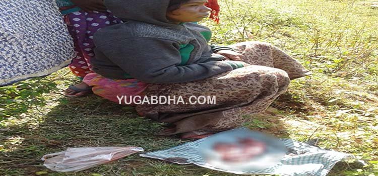 ସ୍ୱାସ୍ଥ୍ୟ କେନ୍ଦ୍ରରେ ଡାକ୍ତର ନଥିବାରୁ ଫେରିବା ବାଟରେ ମୃତ ଶିଶୁକୁ ଜନ୍ମ ଦେଲେ ମହିଳା