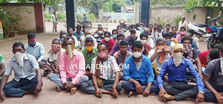 ନିମପଲ୍ଲୀ ୟୁ.ପି ସ୍କୁଲ ବନ୍ଦ ନିଷ୍ପତ୍ତିକୁ ବିରୋଧ;ଜିଲ୍ଲାପାଳଙ୍କ ଉଦ୍ଦେଶ୍ୟରେ ଦାବୀ ପତ୍ର ପ୍ରଦାନ