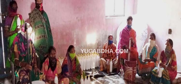 ଫିନାଇଲ ପ୍ରସ୍ତୁତ କରି ସ୍ୱାବଲମ୍ବୀ ହେଲେ ସ୍ୱୟଂ ସହାୟକ ଗୋଷ୍ଠୀ; ଅନ୍ୟମାନଙ୍କ ପାଇଁ ପାଲଟିଛନ୍ତି ପ୍ରେରଣା