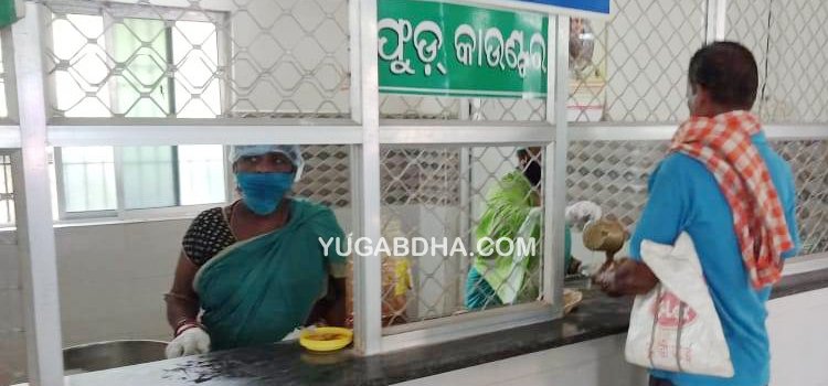 ଖୋଲିଲା ଆହାର କେନ୍ଦ୍ର ; ଆହାର ଖାଇ ଖୁସି ଜାହିର କଲେ ଲୋକେ