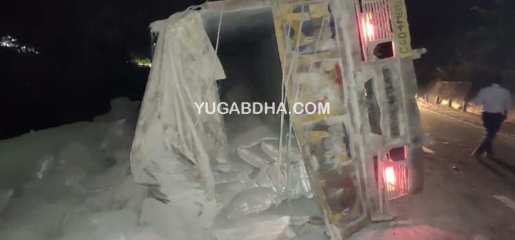 କଳିଙ୍ଗା ଘାଟିରେ ପିଟିହେଲା ମାଲବାହୀ ଟ୍ରକ୍ : ଡ୍ରାଇଭର ଗୁରୁତର