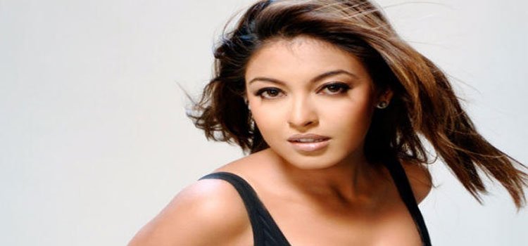 ବଲିଉଡ୍‌କୁ ଫେରୁଛନ୍ତି ଅଭିନେତ୍ରୀ ତନୁଶ୍ରୀ