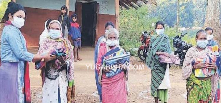 ବୃଦ୍ଧାଙ୍କୁ କମ୍ବଳ ବାଣ୍ଟିଲା ରାମଦୋଳି ଯୁବକ ସଂଘ