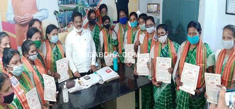 କୋଭିଡ ଯୋଦ୍ଧାଙ୍କୁ ପାରଳା ବିଧାୟକଙ୍କ ପକ୍ଷରୁ ସମ୍ବର୍ଦ୍ଧନା 