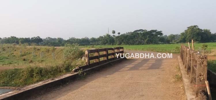 ବିପଦ ଶଙ୍କୁଳ ଅବସ୍ଥାରେ କେନାଲ ପୋଲ; ସୁରକ୍ଷାବାଡା ଭାଙ୍ଗି ପଡିଛି 