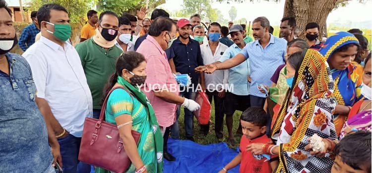 ଅକରୁଆ, ବଞ୍ଚୋ ଓ ପଞ୍ଚୁଗୋଛିଆରେ ବିଜେଡି ପକ୍ଷରୁ କରୋନା ସଚେତନତା ଓ ମାସ୍କ ବଣ୍ଟନ