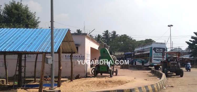 ଅଧାପନ୍ତରିଆ ହୋଇ ପଡିରହିଛି ନାଉଗାଁ ବସଷ୍ଟାଣ୍ଡ;ଷ୍ଟାଣ୍ଡ ପାଇଁ ଚିହ୍ନଟ ଜାଗାରେ ଚାଲିଛି ଜବରଦଖଲ ନିର୍ମାଣ