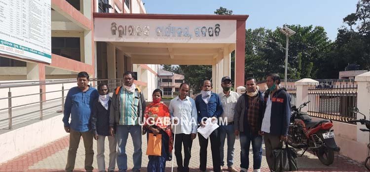 ମୋହନା ଏମକେସିଜି ଦୃଷ୍ଟିହୀନ ଓ ବଧିର ବିଦ୍ୟାଳୟର ସମ୍ପାଦକଙ୍କ ଅମାନବୀୟ କାର୍ଯ୍ୟ, ଦୁର୍ନିତିର ତଦନ୍ତ ପାଇଁ କର୍ମଚାରୀ ଜିଲ୍ଲାପାଳଙ୍କ ନିକଟରେ ଅଭିଯୋଗ
