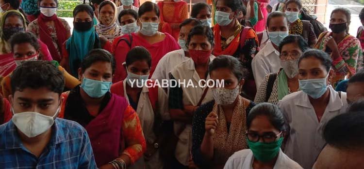 ଛଟେଇ ସ୍ୱାସ୍ଥ୍ୟ କର୍ମୀଙ୍କ ପକ୍ଷରୁ ଜିଲ୍ଲାପାଳଙ୍କୁ ଦାବୀପତ୍ର ପ୍ରଦାନ