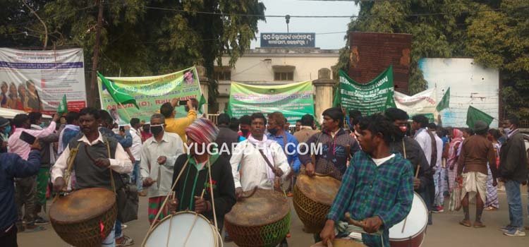 ସାର୍ନା ଧର୍ମ କୋଡ ମାନ୍ଯତା ନେଇ ରାଷ୍ଟ୍ରପତିଙ୍କ ଉଦ୍ଦେଶ୍ୟରେ ଉପଜିଲ୍ଲାପାଳଙ୍କୁ ୭ ଦଫା ଦାବିପତ୍ର ପ୍ରଦାନ