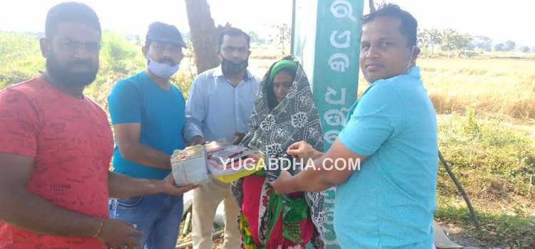 ଜୟ ହିନ୍ଦ ହେଲପ କ୍ଳବ ତରଫରୁ ଅସହାୟ ବୃଦ୍ଧା ଙ୍କୁ ସହାୟତା