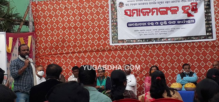 ସୁମିତ୍ରାଙ୍କୁ ସହାୟତାର ହାତ ବଢ଼ାଇଲା କଳ୍ପନା ଛକ ଟୋକା ସଂଘ