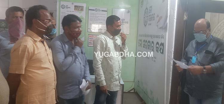 ଗାଁ ସାଥି ସଙ୍ଘ ପକ୍ଷରୁ ଡିଆରଡିଏ ପ୍ରକଳ୍ପ ନିର୍ଦେଶକଙ୍କୁ ଦାବୀପତ୍ର ପ୍ରଦାନ