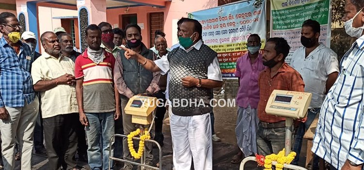 ସଢ଼ା ମଣ୍ଡିରେ ଧାନକିଣା ଶୁଭାରମ୍ଭ, ଚାଷୀଙ୍କଠାରୁ ସହଜରେ ଧାନ କିଣିବା ଉପରେ ବିଧାୟକଙ୍କ ଗୁରୁତ୍ୱାରୋପ