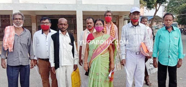 କବିସୂର୍ଯ୍ୟବଳଦେବ ଚାଷୀ ସଂଘ ପକ୍ଷରୁ ଅତିରିକ୍ତ ଜିଲ୍ଲାପାଳଙ୍କୁ ଦାବି ପତ୍ର ପ୍ରଦାନ