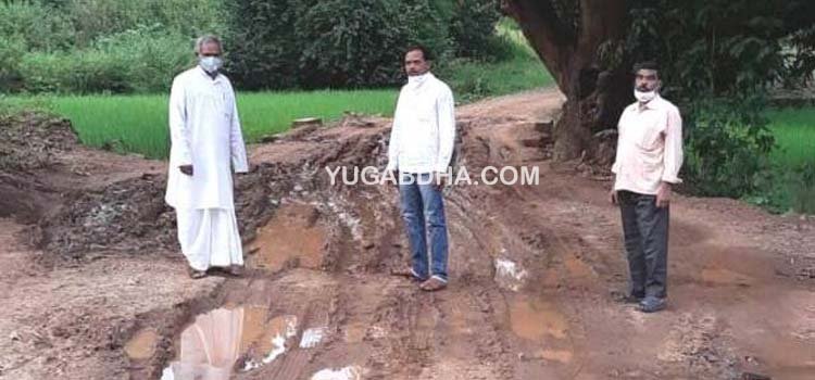 ପ୍ରଧାନମନ୍ତ୍ରୀ ଗ୍ରାମ୍ୟ ସଡ଼କ ରାସ୍ତା : ୩ ବର୍ଷ ରେ ୩ ଠିକାଦାର ବଦଳିଲେଣି : କାମ ସରିବାର ନାଁ ଧରୁନି