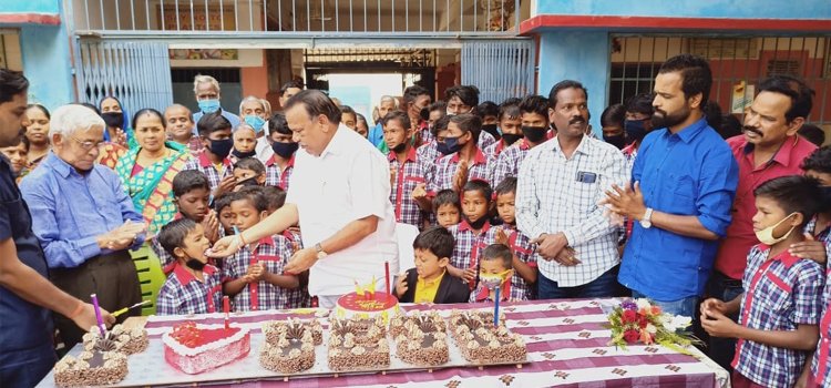 ବାଳାଶ୍ରମର ଅନ୍ତେବାସୀଙ୍କ ଗହଣରେ ଜନ୍ମଦିନ ପାଳିଲେ ବିଧାୟକ