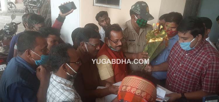 ଗାଁ ସାଥୀ(ମେଟ) ସଙ୍ଘ ମିଳିତ କ୍ରୀୟାନୁଷ୍ଠାନ କମିଟି ପକ୍ଷରୁ ବିଭିନ୍ନ ସମସ୍ୟା ନେଇ ଜିଲ୍ଲାପାଳଙ୍କୁ ଦାବିପତ୍ର ପ୍ରଦାନ