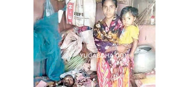 ସ୍ୱାମୀର ଚିକିତ୍ସା ପାଇଁ ତହସିଲଦାରଙ୍କ ନିକଟରେ ସ୍ତ୍ରୀ ର ଆକୁଳ ନିବେଦନ 