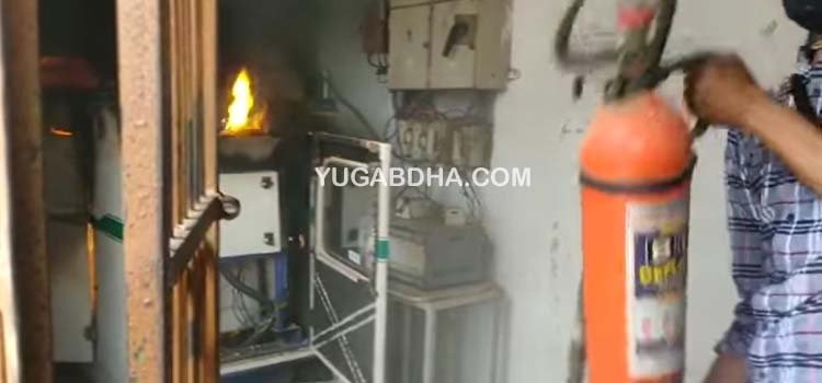 ଜେନେରେଟର ରେ ଲାଗିଲା ନିଆଁ; ଅଳ୍ପକେ ରକ୍ଷା ପାଇଲା ଇଣ୍ଡିଆନ ବ୍ୟାଙ୍କ