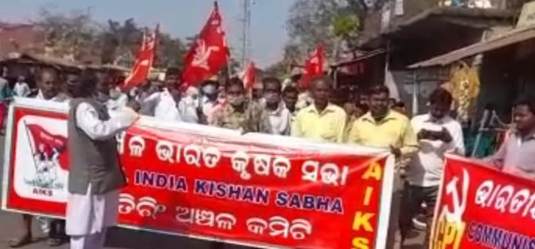 ବାହାର ରାଜ୍ୟକୁ ଚୋରା ବାଲି,ପଥର,ମୋରମ ଚାଲାଣ ବିରୋଧ ନେଇ ତିରିଂରେ ସିପିଆଇ ତରଫରୁ ପଥପ୍ରାନ୍ତ ସଭା