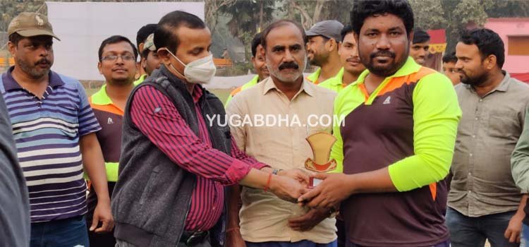 ହରମୋହନ ମହାପାତ୍ର ସ୍ମାରକୀ କ୍ରିକେଟ ଟୁର୍ଣ୍ଣାମେଣ୍ଟ ;ପଞ୍ଚାୟତ ପ୍ରତିନିଧି ଦଳକୁ ହରାଇ ବ୍ଲକ କର୍ମଚାରୀ ସଂଘ ବିଜୟୀ