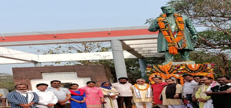 ଓଡ଼ିଆ ଭାଷା ସାହିତ୍ୟର ସର୍ବକାଳୀନ ଆଦର୍ଶ ଥିଲେ ବ୍ୟାସକବି ଫକୀର ମୋହନ ସେନାପତି ଭାଷା ଯୋଦ୍ଧା ଓ ଶିକ୍ଷାବିତ୍ ସୀତାବଲ୍ଲଭଙ୍କୁ ଫକୀର ମୋହନ ସ୍ମୃତି ସମ୍ମାନ