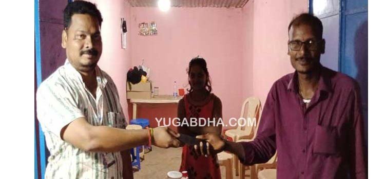 ଯୁବ ବ୍ୟବସାୟୀ ଦେଖାଇଲେ ମଣିଷ ପଣିଆ; ପର୍ଯ୍ୟଟକଙ୍କୁ ଫେରାଇଲେ ଦାମି ସ୍ମାର୍ଟଫୋନ୍