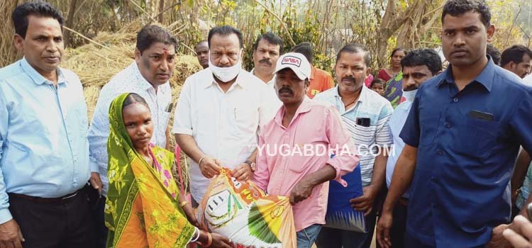 ଶଙ୍ଖଣା ଅଗ୍ନି ବିପନ୍ନ ପରିବାରକୁ ସହାୟତା ପ୍ରଦାନ