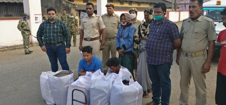 ଇସ୍ପାତ ନାମକ ଘରୋଇ ବସରୁ ୭୨ କେଜି ଗଂଜେଇ ଜବତ, କଣ୍ଡକ୍ଟର ସମେତ ୫ ଗିରଫ