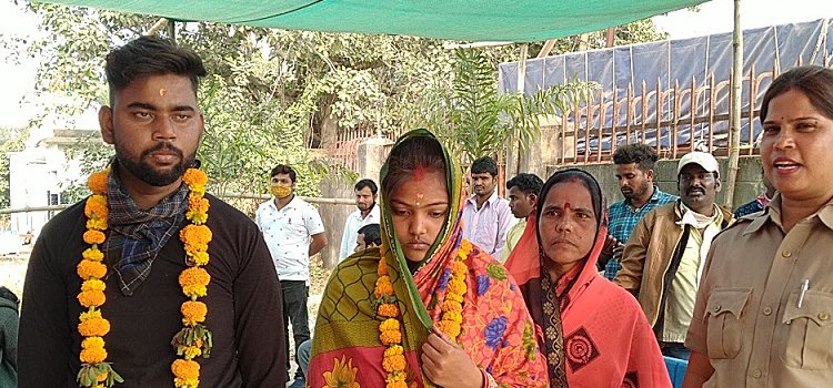 ଅପହୃତା ଯୁବତୀ ଥାନାରେ ବାହା ହୋଇ ଶାଶୁଘରକୁ ଫେରିଲେ