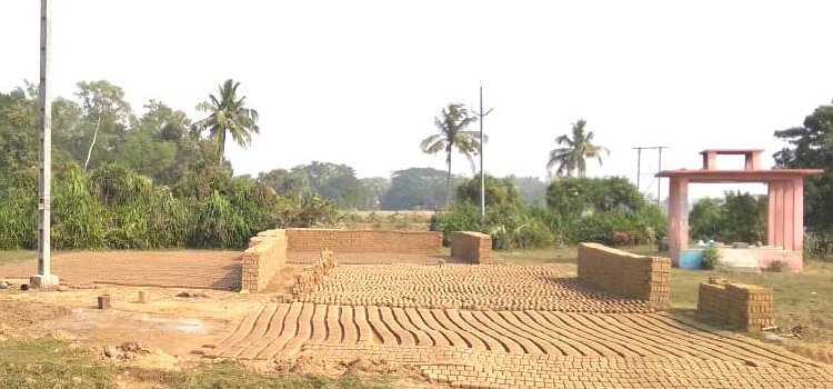 ନାଉଗାଁ ବ୍ଳକରେ ଗଢି ଉଠିଛି ବେଆଇନ ଇଟାଭାଟି ପ୍ରଶାସନର ନିଘା ନାହିଁ