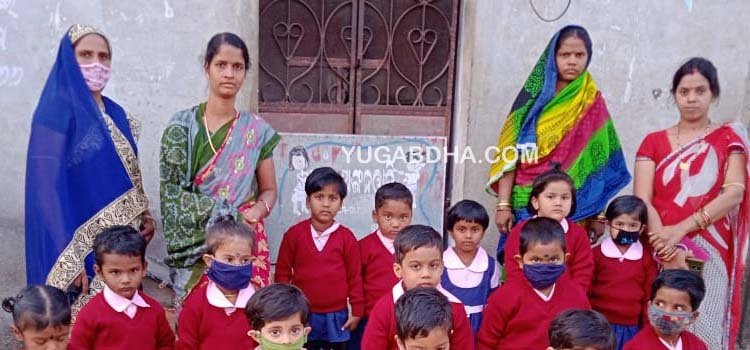 ଅଙ୍ଗନୱାଡି କେନ୍ଦ୍ରରେ ପୋଷାକ ବଣ୍ଟନ