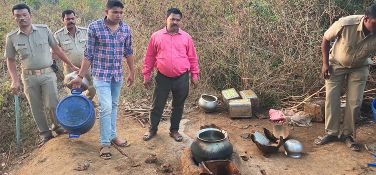 ଦେଶୀ ମଦ ତିଆରି ପାଲଟିଛି କୁଟୀର ଶିଳ୍ପ,୧୫ ଶହ ଲିଟର ପୋଚ କରାଗଲା ନଷ୍ଟ