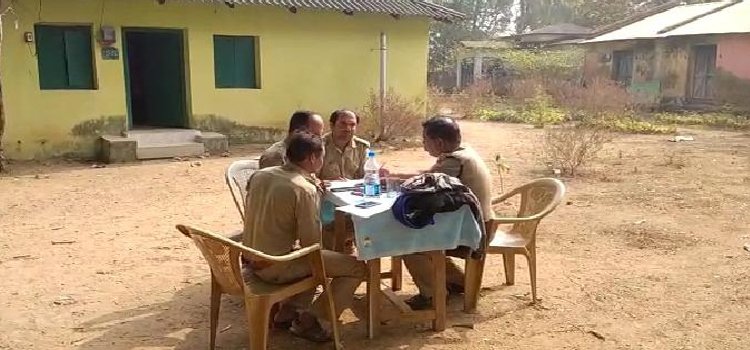 ବନ ବିଭାଗର ମୁଖ୍ୟ ରାସ୍ତାକୁ ତାର ବାଡ଼ କରି କରାଯାଇଛି ସିଲ