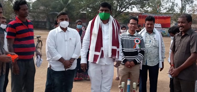 କବି ସମ୍ରାଟ୍ ଚ୍ୟାଲେଞ୍ଜର ଟ୍ରଫି କ୍ରିକେଟ ଟୁର୍ଣ୍ଣାମେଣ୍ଟ୍ ଉଦ୍ଘାଟିତ ।