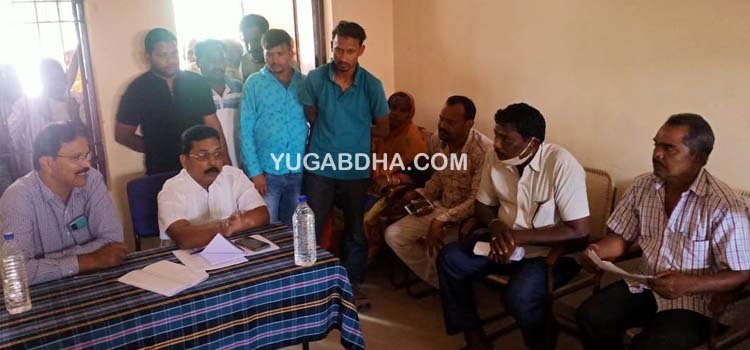 ପୋଡାଡପଦର ଗ୍ରାମରେ ଚାଷୀଙ୍କ ସହ ଆଲୋଚନା କଲେ ଯୋଗାଣ ବିଭାଗର ଅଧିକାରୀ