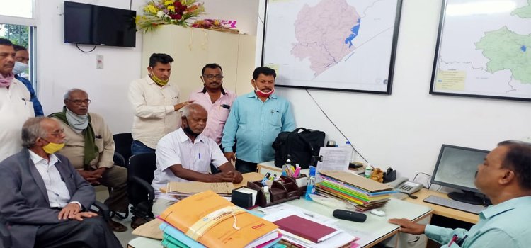 ଅଖିଳ ଭାରତ କୃଷକ ସଭା ପକ୍ଷରୁ ଚାଷୀଙ୍କ ବିଭିନ୍ନ ସମସ୍ୟା ନେଇ ଜିଲ୍ଲା ମୁଖ୍ୟ ଯୋଗାଣ ଧିକାରୀଙ୍କୁ ଭେଟିଲେ