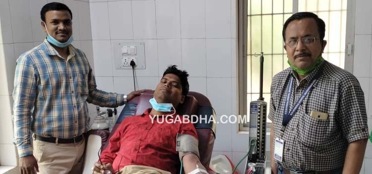 ରକ୍ତଦାନ କରି ନିଆରା ଢ଼ଙ୍ଗରେ ବିବାହ ବାର୍ଷିକୀ ପାଳିଲେ ଶିକ୍ଷକ