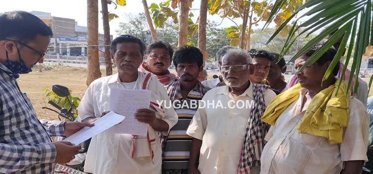 ଚାଷ ଜମିରେ ବିଦ୍ୟୁତ ଖୁଂଟ ସ୍ଥାପନକୁ ବିରୋଧ : ନିର୍ବାହୀ ଯନ୍ତ୍ରୀଙ୍କୁ ଦାବି ପତ୍ର ପ୍ରଦାନ