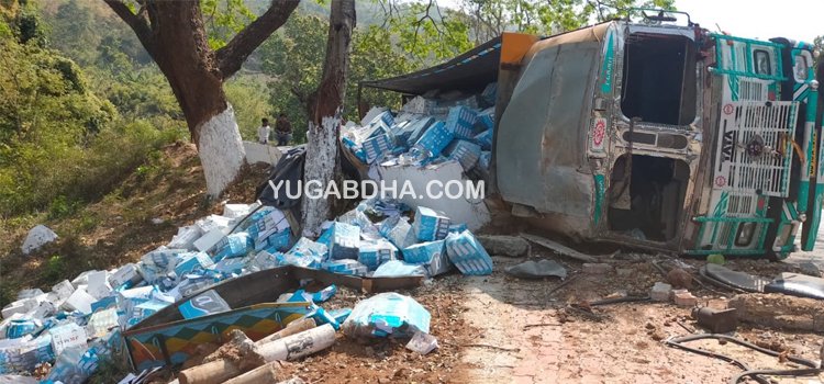ଡାକ୍ତର ହେବତ ଏମିତି ରାସ୍ତାରେ ମଧ୍ୟ ଆହତଙ୍କୁ ଚିକିତ୍ସା ଦେଉଛନ୍ତି